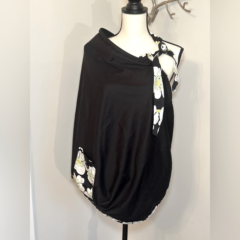 Balboa Baby Nursing Cover in Black with Pocket